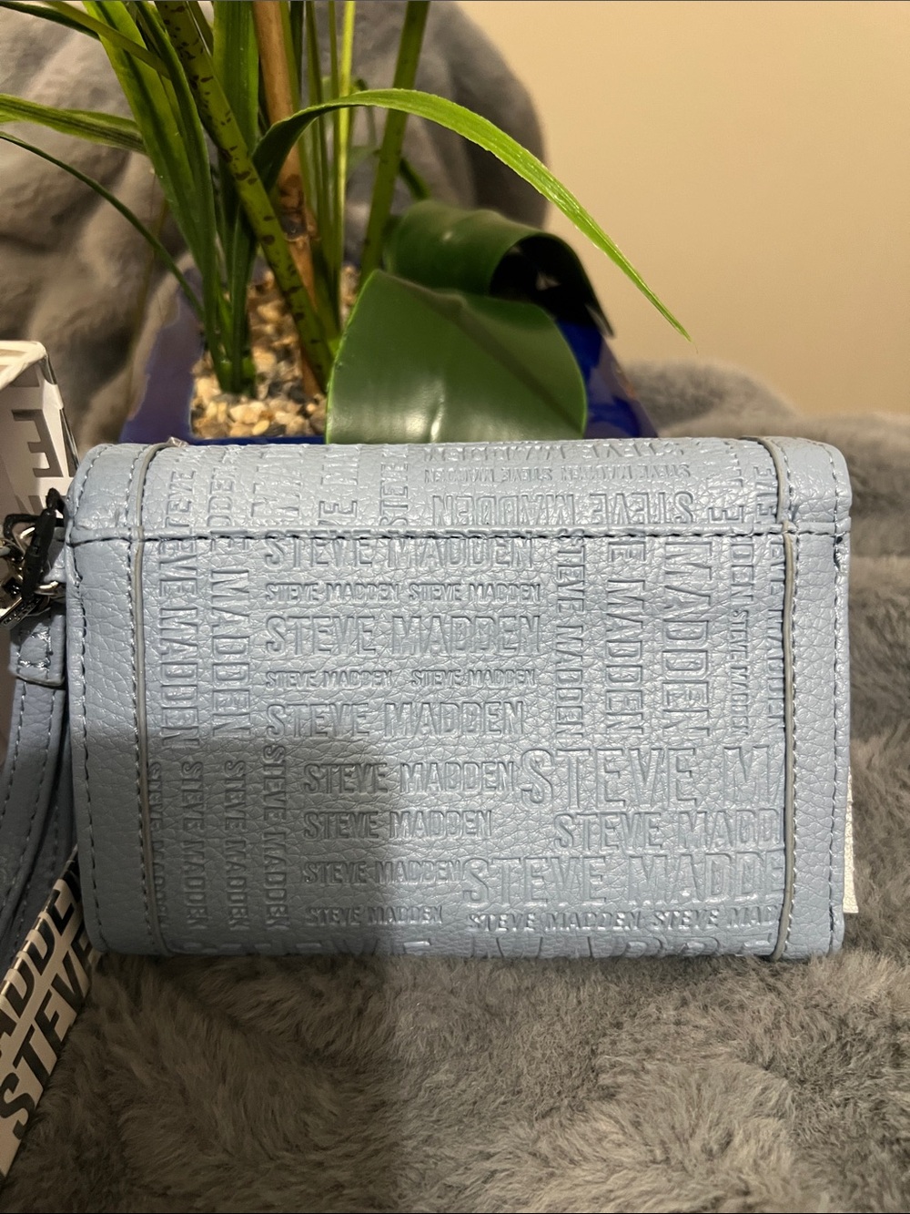 Steve Madden Bbrett Blue Embossed Logo Wallet / Wristlet NWT retail $54 - Picture 5 of 7